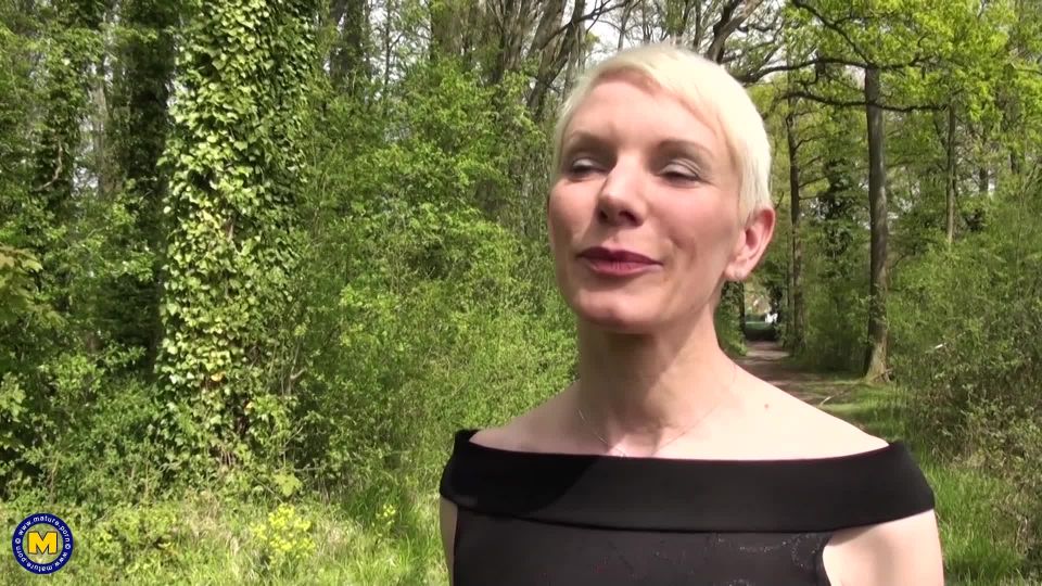 Mia Wallace (EU) (36) - Hot Milf Mia Wallace loves herself some good Anal sex