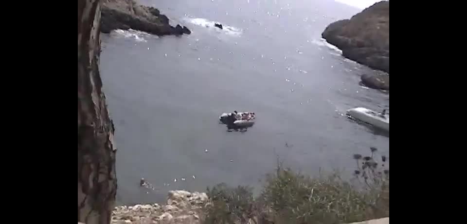 Zooming on girls in the  boat