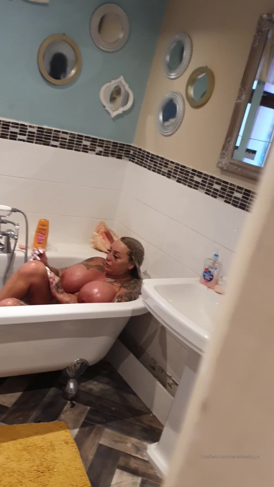 CREAMP$E QUEEN - bambiblacks uk BambiblacksukNaughty bath and shower time with teeendollielittle - 23-12-2019 - SiteRip