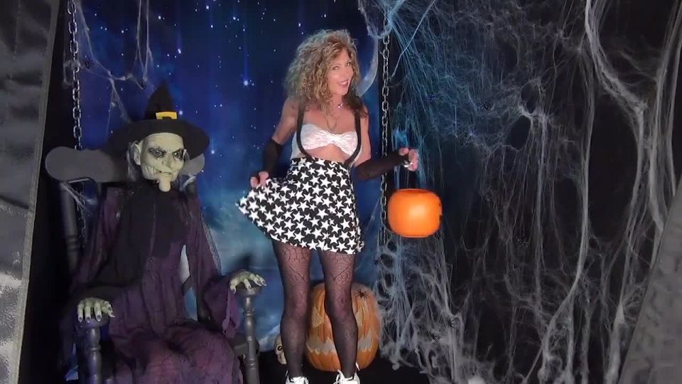 Xtasy Girl – Cock Suckin Halloween milf 