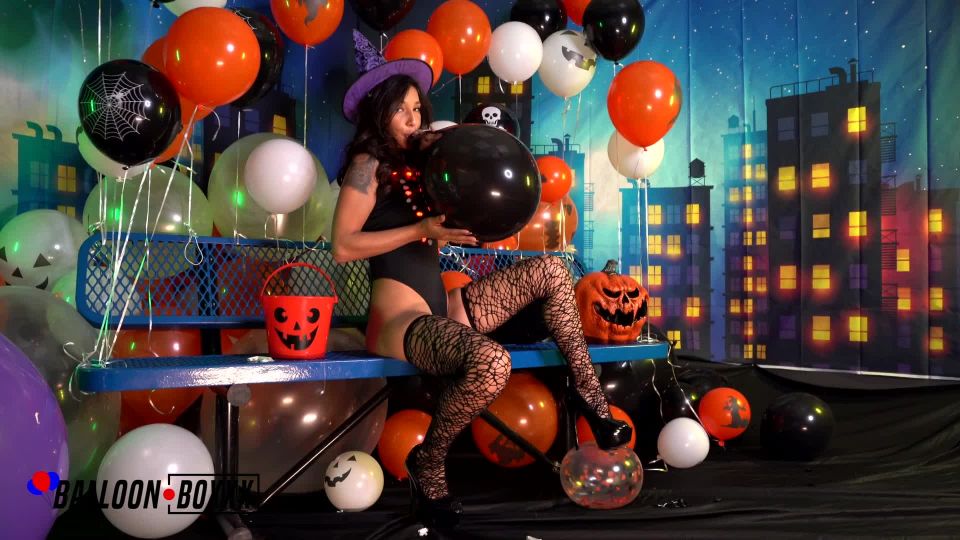 Kitty Carrera's Blow Pop Halloween Bash: Party Highlights!