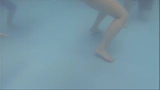 Online Tube Voyeur Under the water in the swimming pool - voyeur