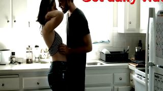 ¡Papá en el teléfono, pero yo entro en el auto de cualquier manera!