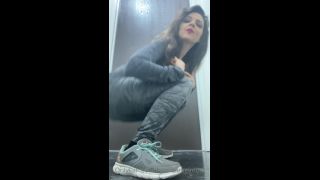 KristyJessica () Kristyjessica - making sneakers sexy again 29-12-2020