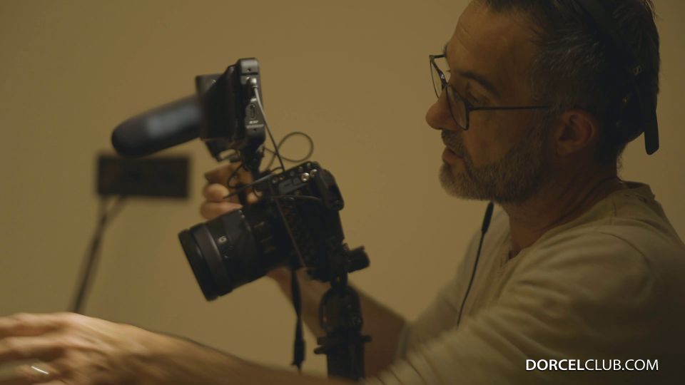 Dorcel Club 22 08 15 Haciendo de lujo mis esposas impulses 4k - Esposas