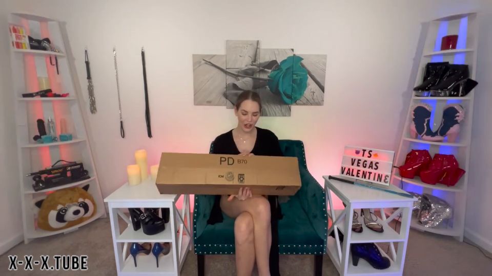  tsvegasvalentine  Tsvegasvalentine Unboxing The Man Handler Manyvids