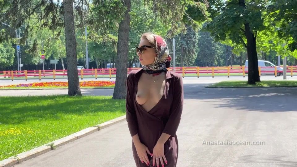 Stylish Topless Lady Outdoors 1080p