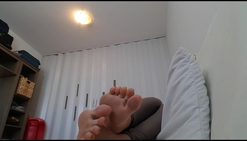 free porn clip 37 armpit licking fetish feet porn | Goddess Natalie - Worship my dirty feet | jerking