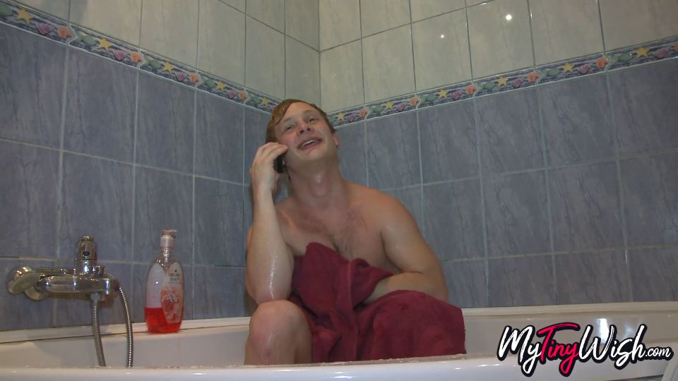 7133 Cute blonde arrives at boyfriend's place and gets an