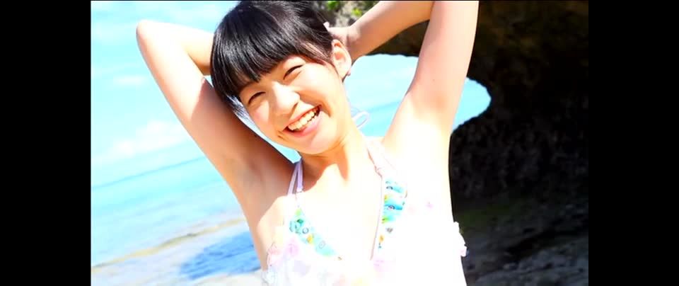 Aluring Japanese teen Suzuka Ito teases at the  beach