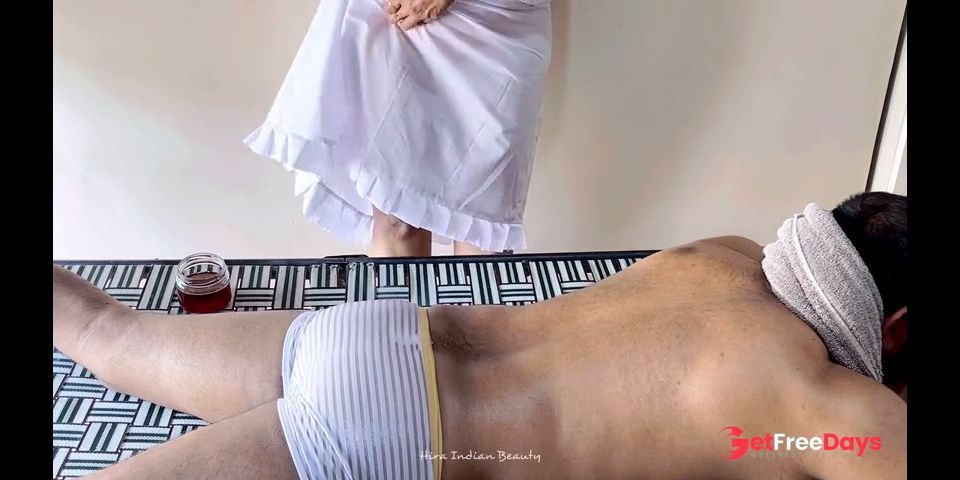 [GetFreeDays.com] Beautiful Indian Milf Gives Sensual Oil Massage On Ass - Desi Female Masseuse - Saree Beauty Sex Leak January 2023