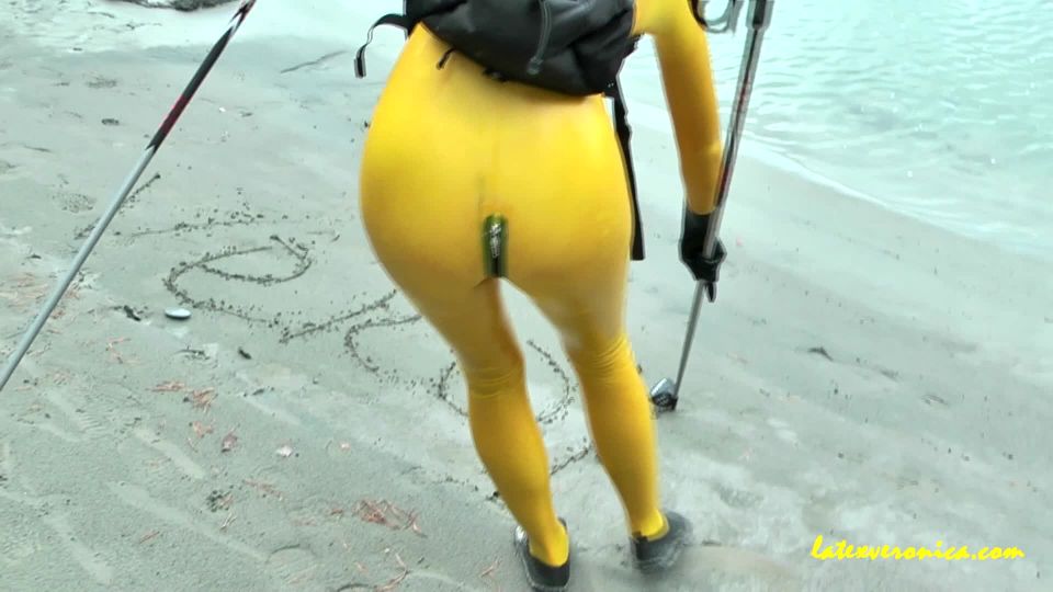 LatexVeronica HONEY TOURIST MP4 (mp4)