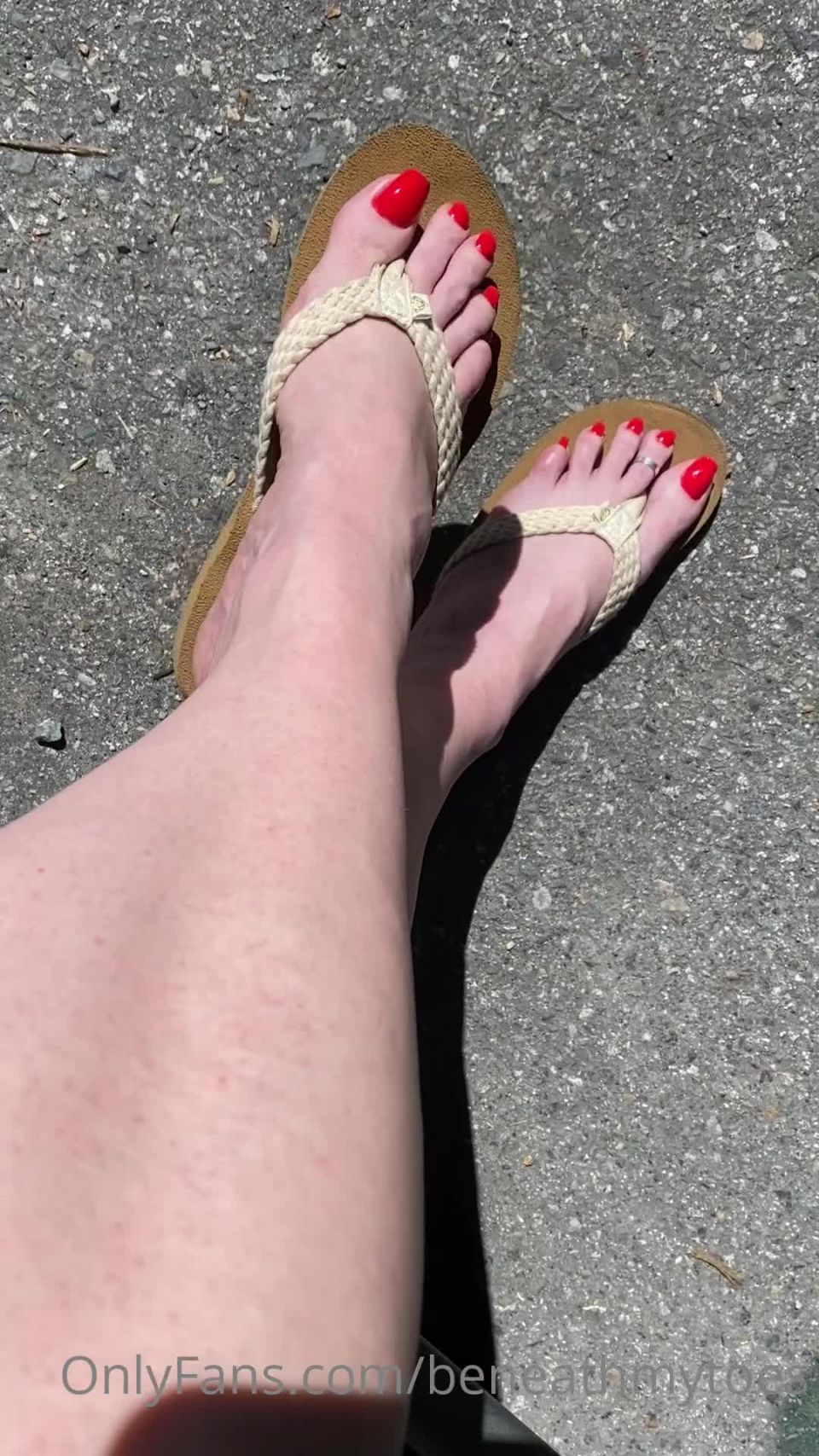 Onlyfans - Beneathmytoes - Just a quick flip flop fun before I got out of my hot ass car - 25-06-2021