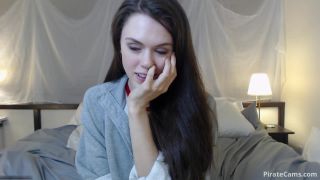 ManyVids – Charlotte1996 - GFE After School Footplay and Cum Webcam!