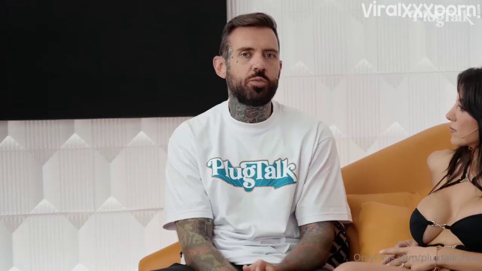 Lena el enchufe, Suxx Savvy, PlugTalk trío Suxx Savvy y Lena el enchufe se ensucian en Steamy Trío Video