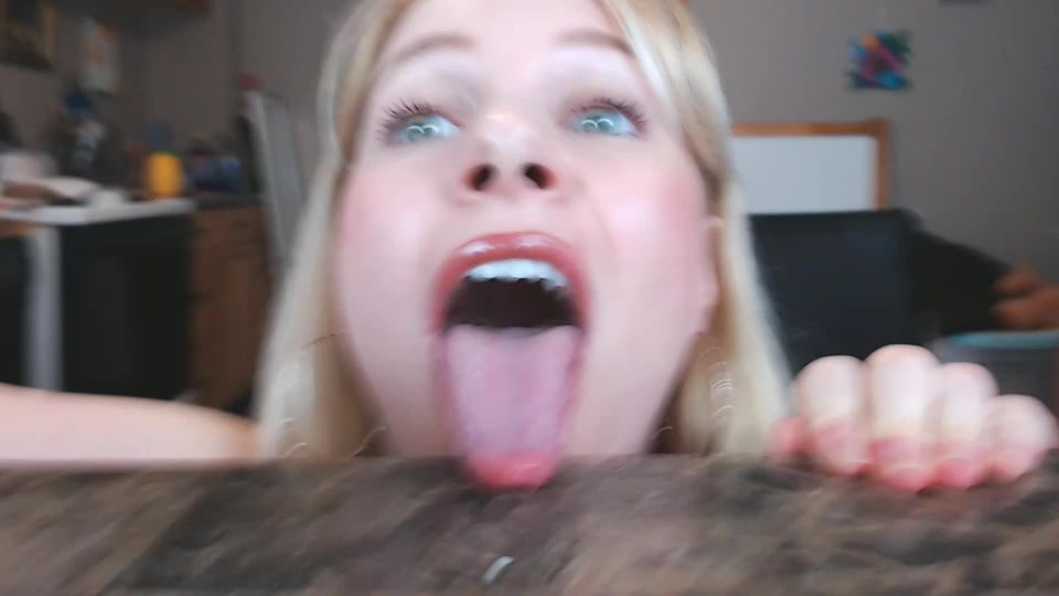 Happily Sweet – Kaylas First Tiny Man Snack - (Webcam)