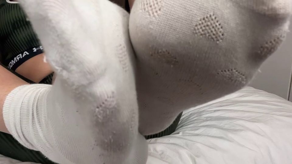 BrattyKiki - Sin coño sólo pies para siempre - HD 720P