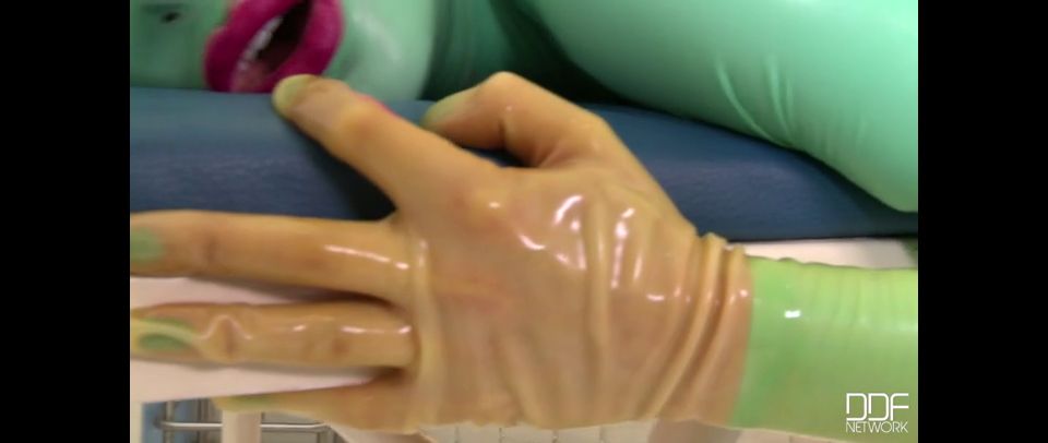 Latex Lucy A Clinic No Other (Bukkake porn)