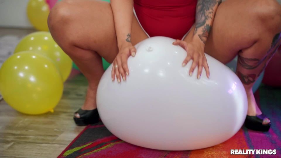 Balloons & Booty Party bigass Bad Kittyyy