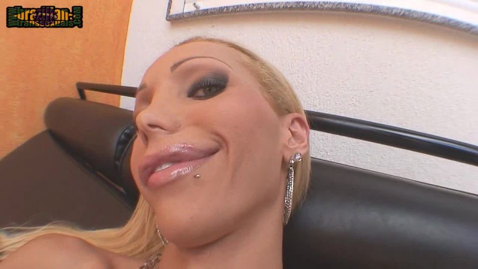 Horny Giselly Davilla Masturbates!!!