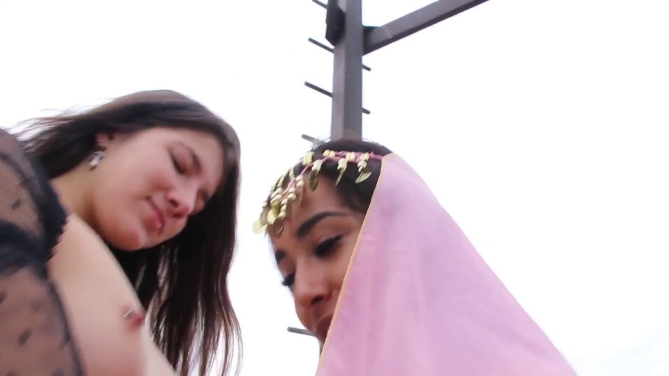 Zeya Katja P Kristin - Viaje de fin de semana a una pequeña isla Full HD 1080p - Posing