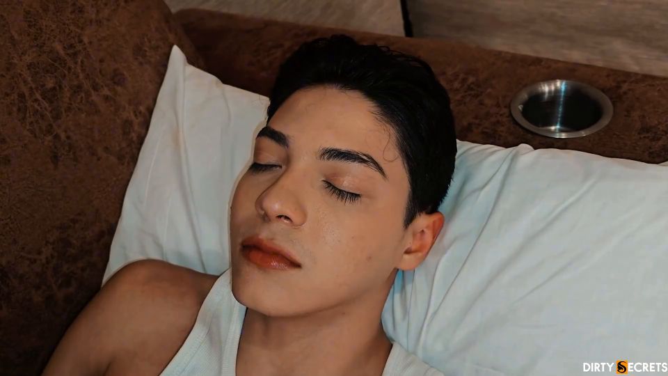 7157 El estrado de mi novio me jode mientras se ríe y se ríe...