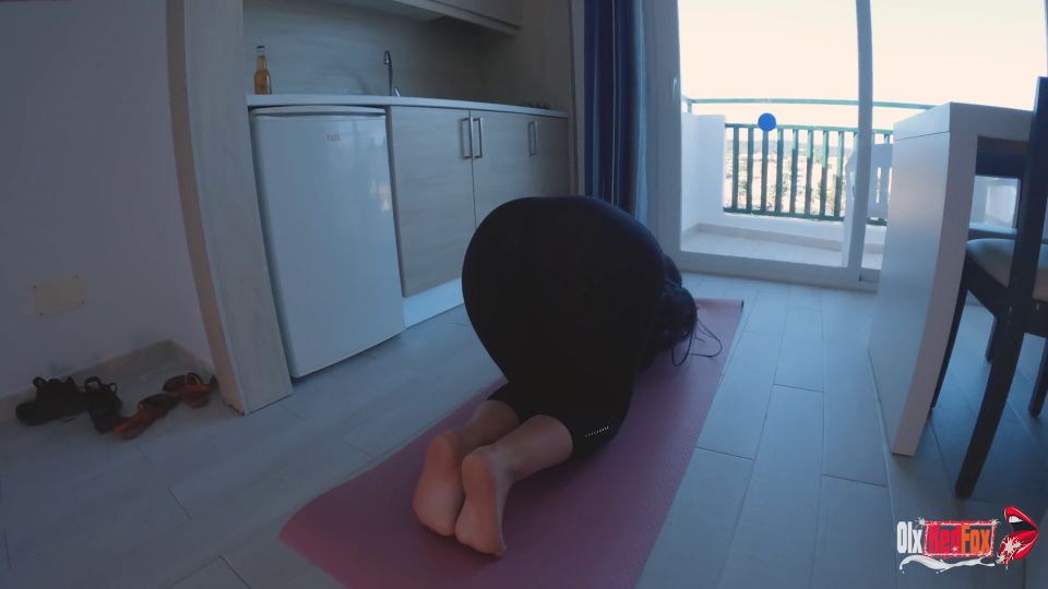 I CouldnT Resist He Took Out His Dick And Started Jerking Off On Her Ass While She Was Doing Yoga 1080p