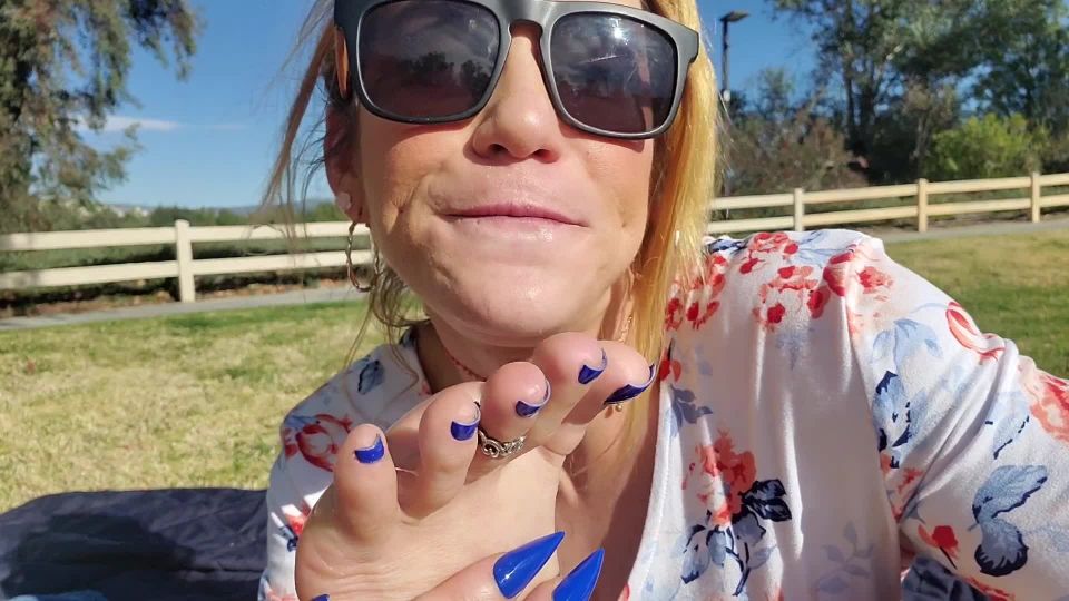 online xxx video 24 Aderes Quin – Public Park Self Worship - foot - public nicole aniston foot fetish