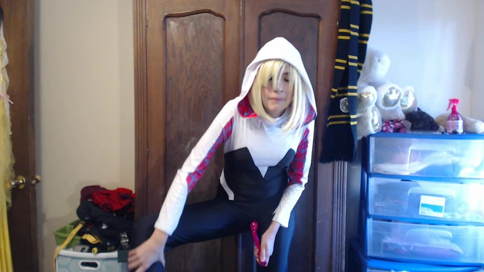 Annabelle Bestia - Gwen Stacy tries on her costume