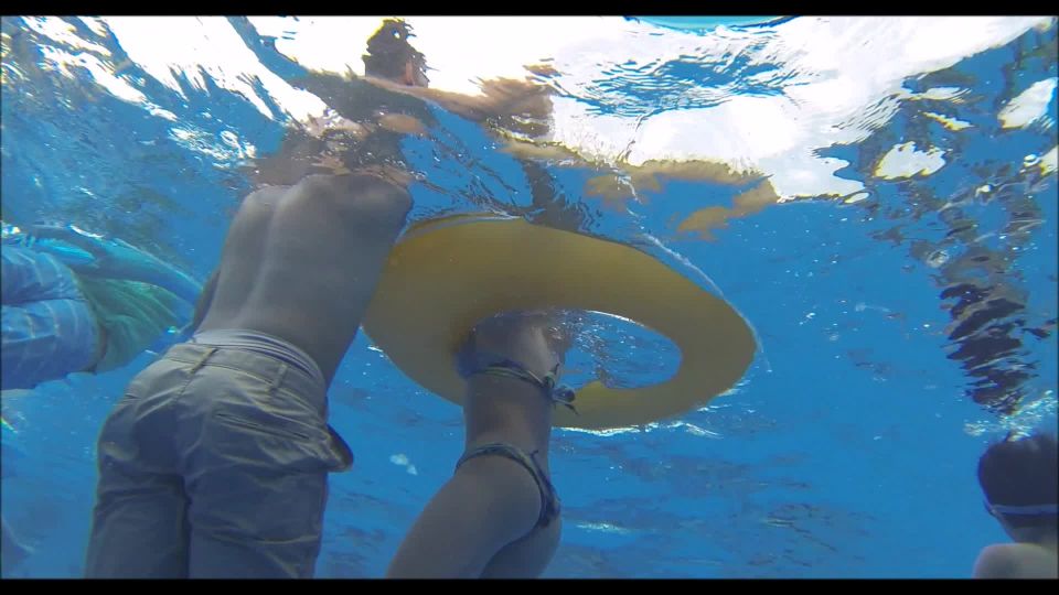 Porn online Voyeur – Underwater swimsuit tracking – YMUW-1084