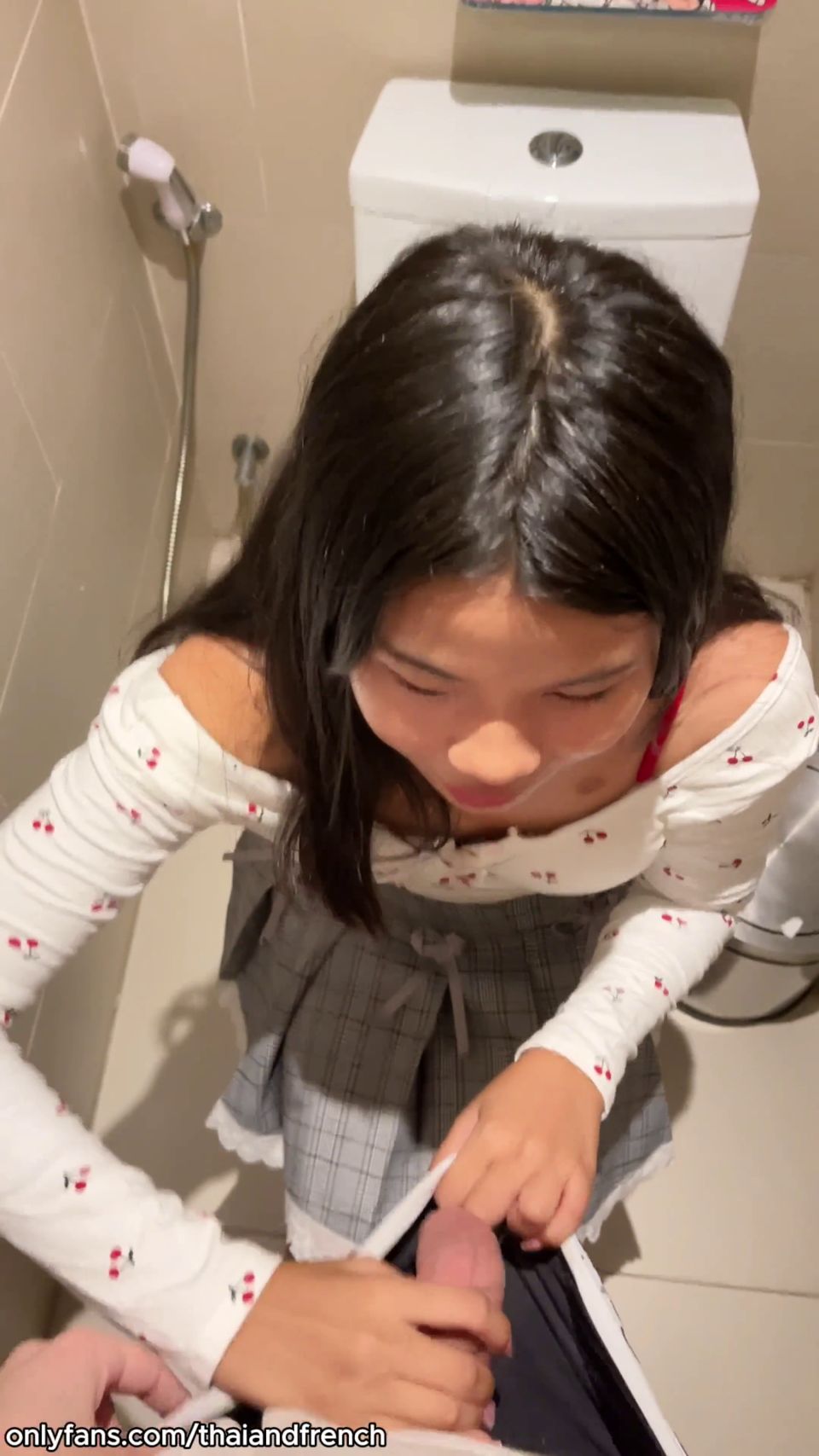 18 Years Old Asian Girl Sucked My In Public Restroom, HUGE Cumshot On H