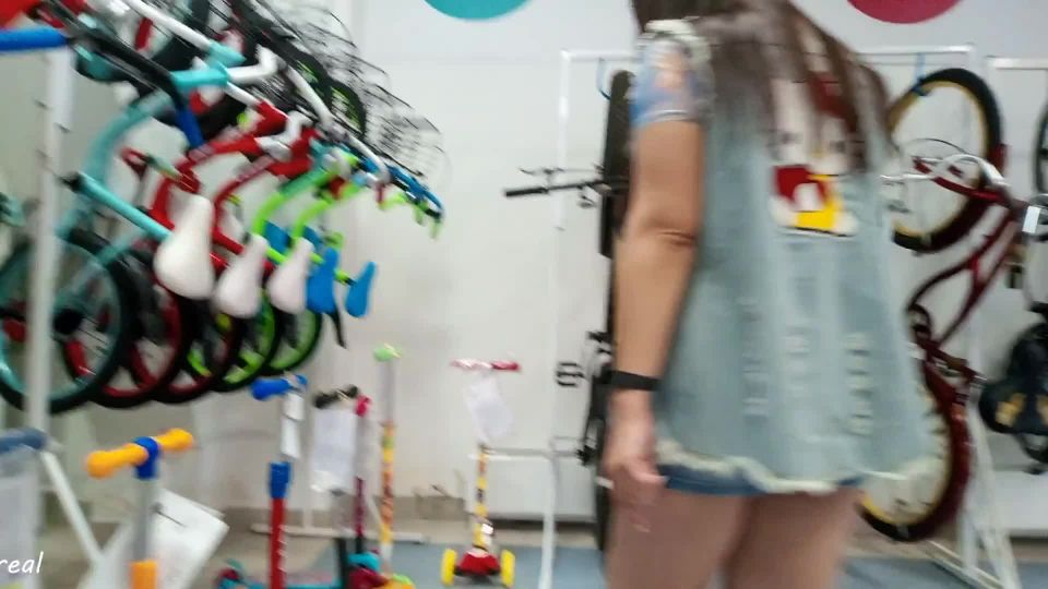 Pornhub.com - MTWreal - Siterip - K2S - Free Porn Streams - Ver o Descargar Micro falda sin bragas en la tienda pública pornhubcom