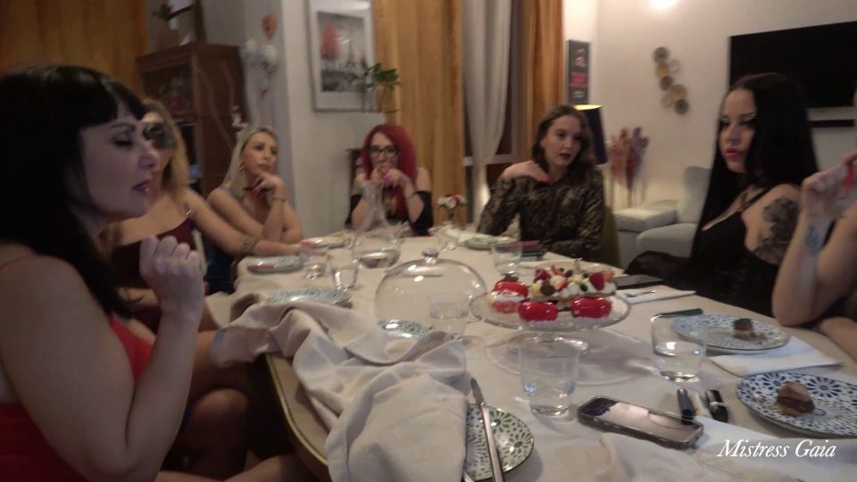 Diosa italiana Gaia en clip Mejor que un restaurante de buena comida - Humillación