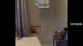 Brother spying on sister's big ass in bathroom