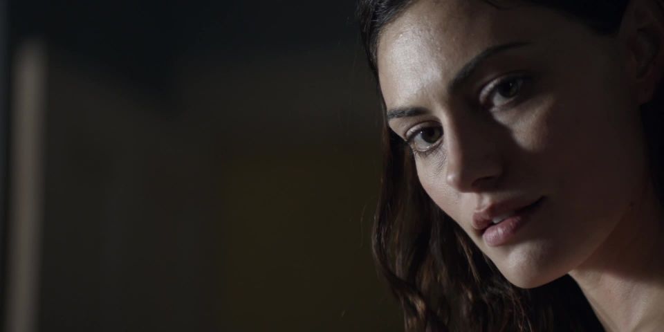 Phoebe Tonkin - Bloom s01e02-04 (2019) HD 1080p!!!