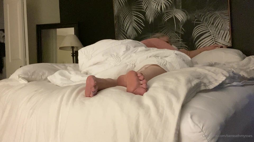 Onlyfans - Beneathmytoes - minutes Someone asked to watch me sleep - 26-04-2020