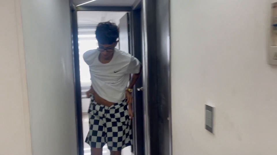 Video Vecino muy caliente le pide a la conserje de su unidad que ponga su...