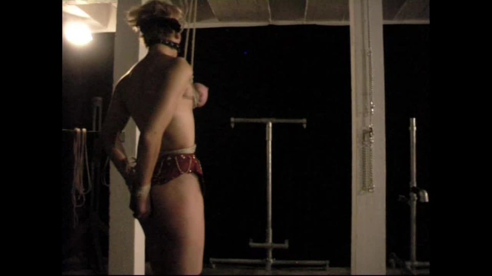 Suspensión de mama para Titslave Eva Video Sexo Descarga porno