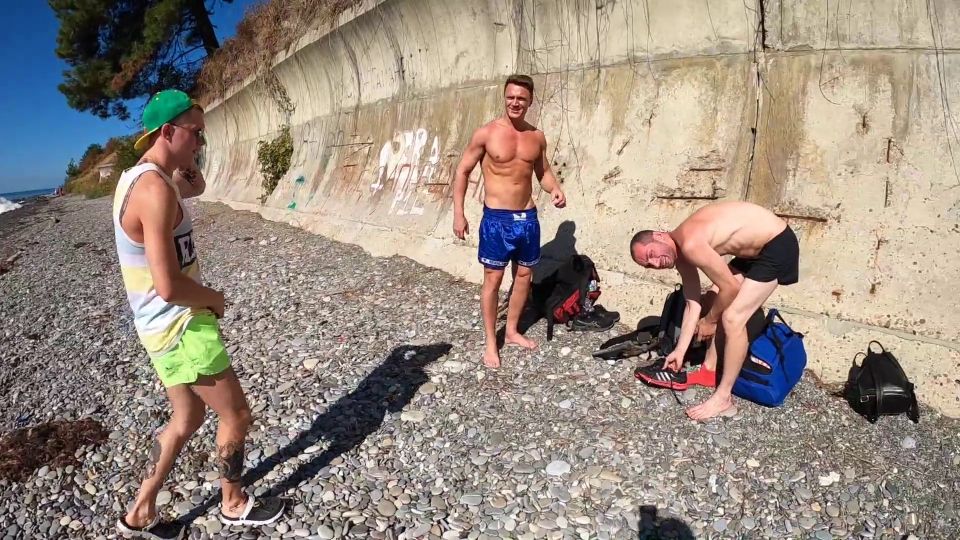 4 Guys Fucked A Young Bitch On The Beach