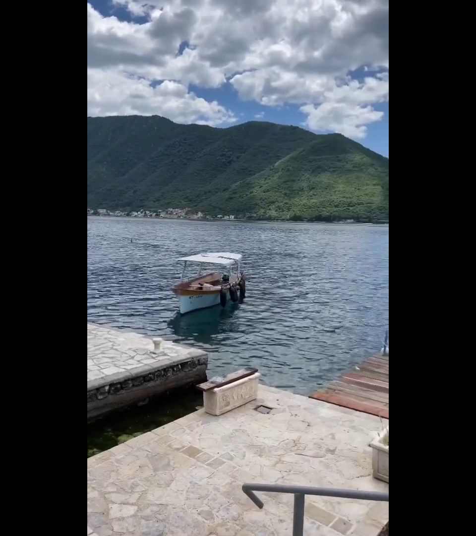 TEEN ALMOST CAUGHT FUCKING IN TOURIST HOTSPOT  RISKY PUBLIC SEX