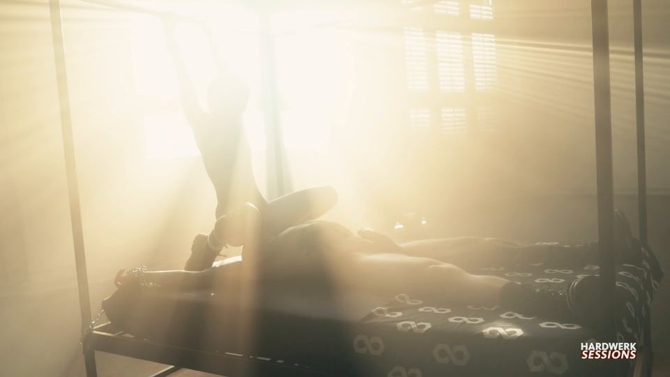 Sesión de Miss Flora en pleno rendimiento en FullHD 1080p 2025 MILF Gonzo