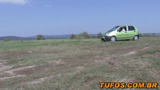 online clip 21  Tufos presents Broken car – Carro enguiçado, teens on teen