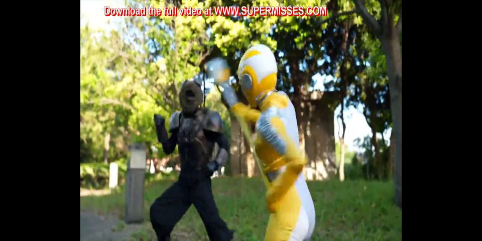 [SuperMisses.com] ZEPE-65 Exorcista Sacerdotisa Caballero de Guerra Triple Lancer [Parte 2]-002