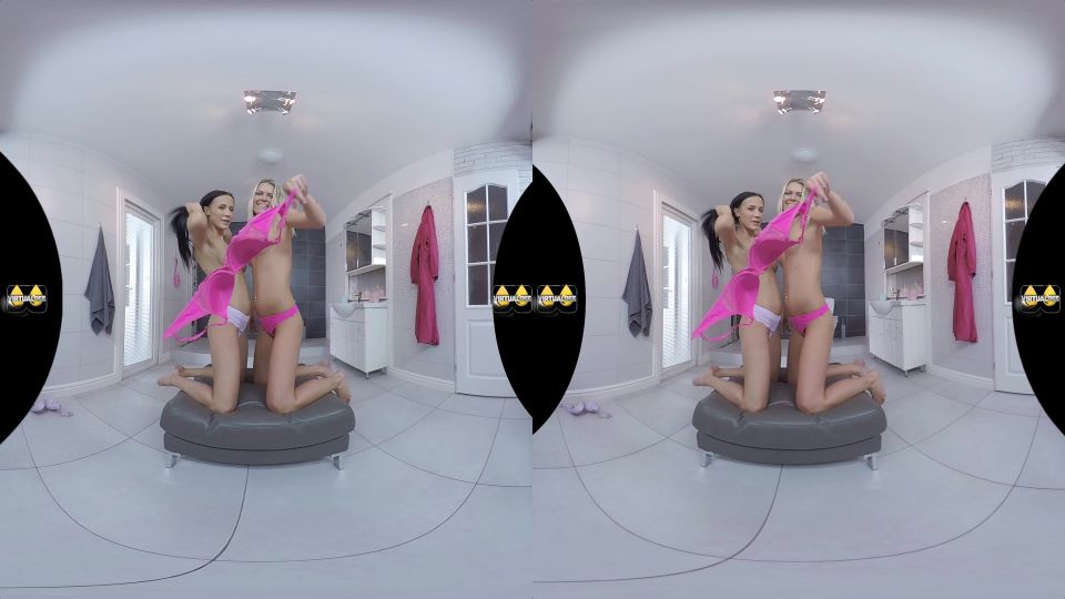  VirtualPee presents Claudia Macc, Nicol Love in Share The Streams (MP4, UltraHD/4K, 3840×2160) | virtual reality | 3d porn 