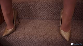 Ivy L - UNDERBOOB JERK.