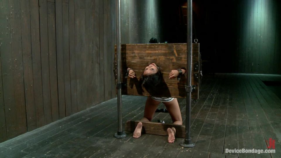 Krissie Dee ¡Castigo por Sebastian Keys! Video Sexo Downlo...