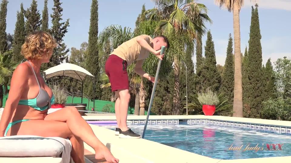 Molly - Busty Mature MILF Ms. Molly Fucks the Pool Boy Vi...