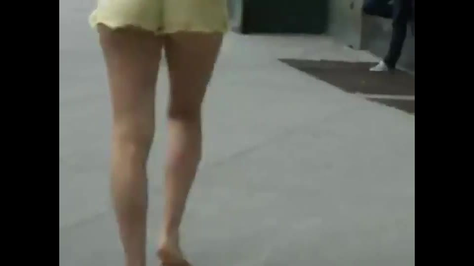Foxy ass of a teen girl stalked on  street