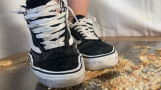 video en línea adulto 12 lindsey leigh femdom pov  Tramplegirls Zapatillas y el apretón de polla - Un sueño aplastante viene verdadera comida aplastamiento POV y underglass vistas en Vans Old School Zapatillas - UltraHD 2160p  aplastamiento