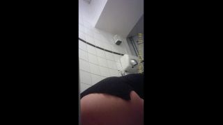 Voyeur in Public Toilet – Student restroom 85 - voyeur - voyeur 